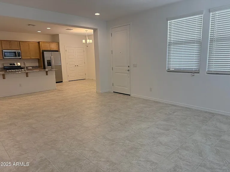 9938 W Piccadilly Rd — Photo 2