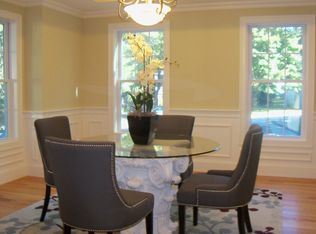 18 Willow Park, Wellesley, MA 02481
