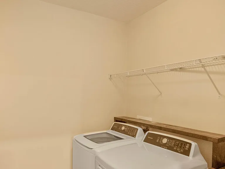 5025 NE 15th Pl — Photo 3