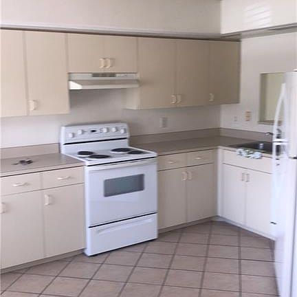 5th image of 910 Cape Coral Pkwy W #912