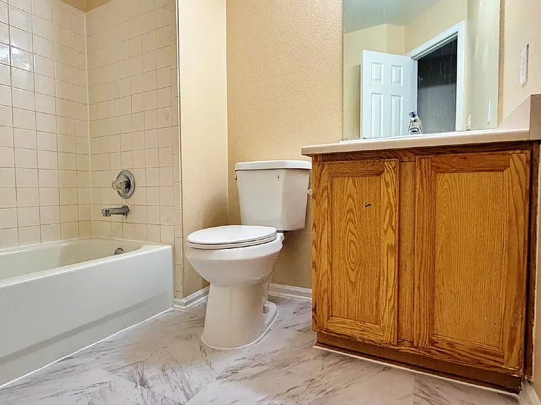 5597 S Killarney St — Photo 31