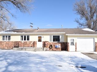 74 Mesa Verde Dr, Glenrock, WY 82637