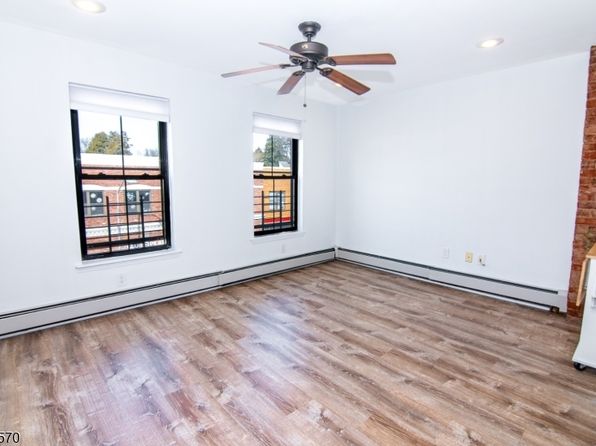 220 E Broad St APT 3