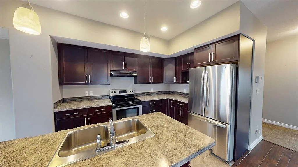3 bed, 1.5 bath, 1448 sqft, $2,300 — Photo 4