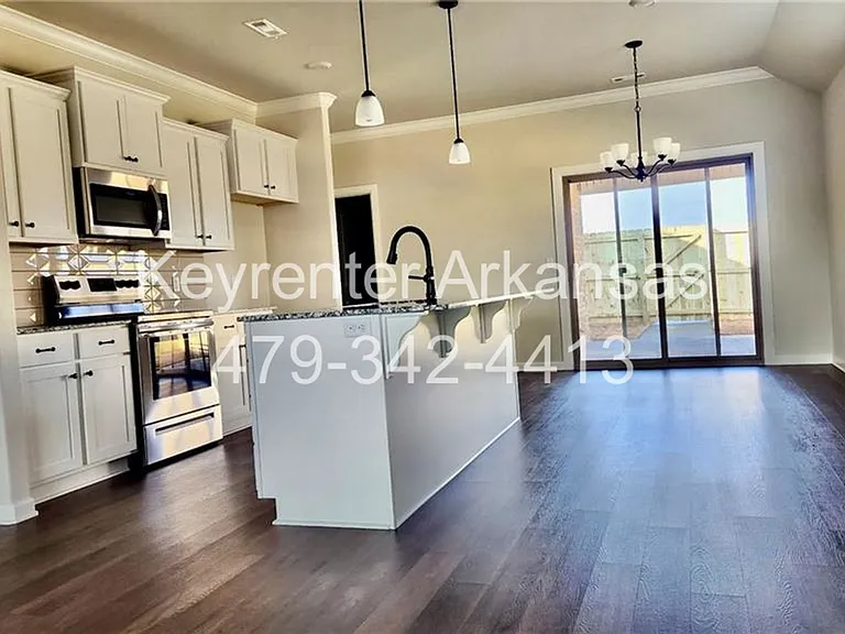 145 N Hinsdale Ave — Photo 4