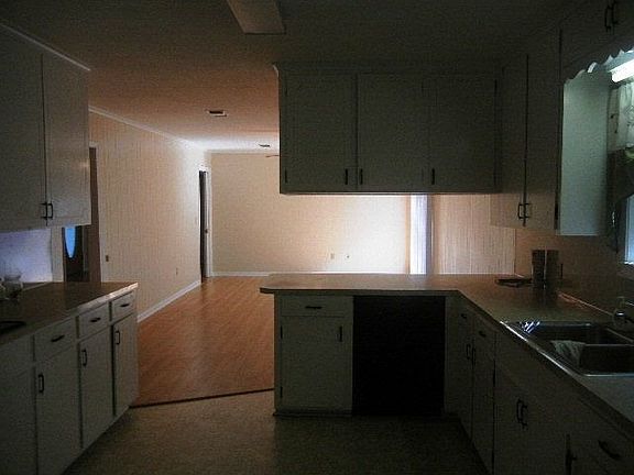 3rd image of 210 Englewood Dr