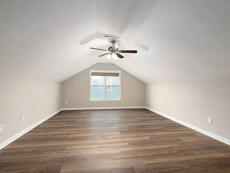 135 Fairview St — Photo 5