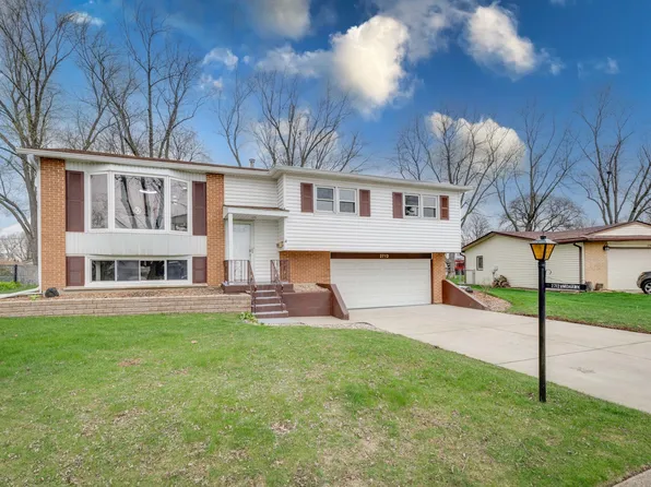 2712 Mohawk Ave, Woodridge, IL 60517