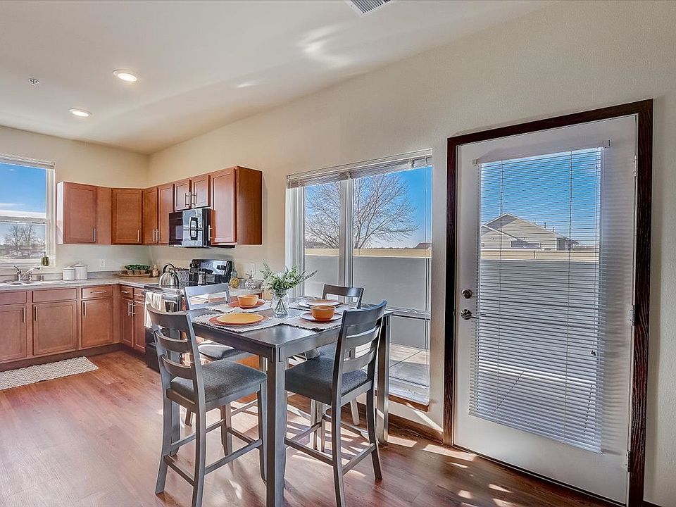1st image of 1120 N Windsor Ave #18355267