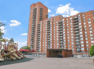 426 Harmon Cove Tower #426, Secaucus, NJ