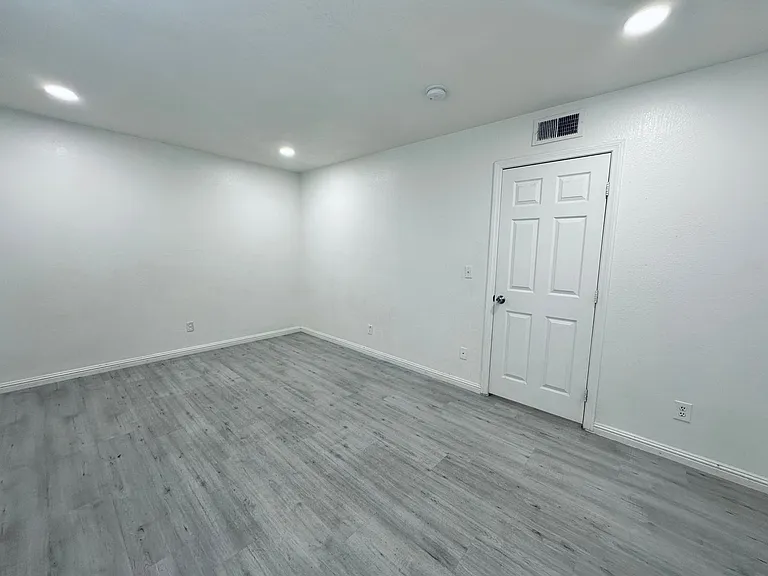 4225 Stewart Ave — Photo 17