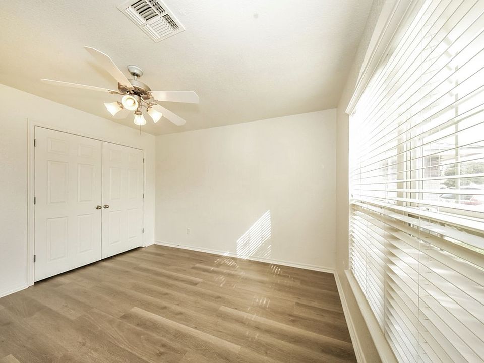 1st image of 4192 Queens Dr