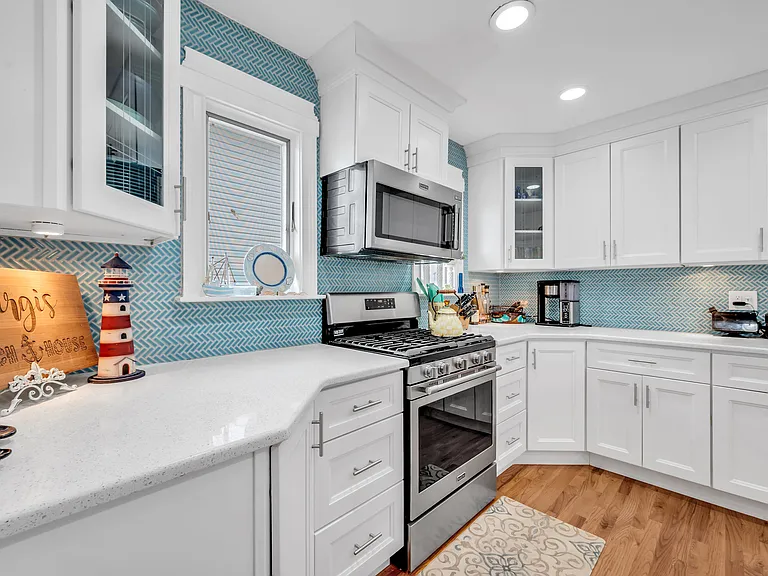 15 Seville Dr — Photo 35