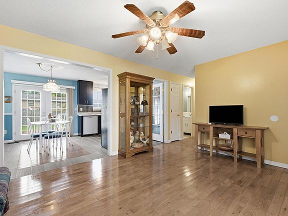 4th image of 311 Foster Ln SE