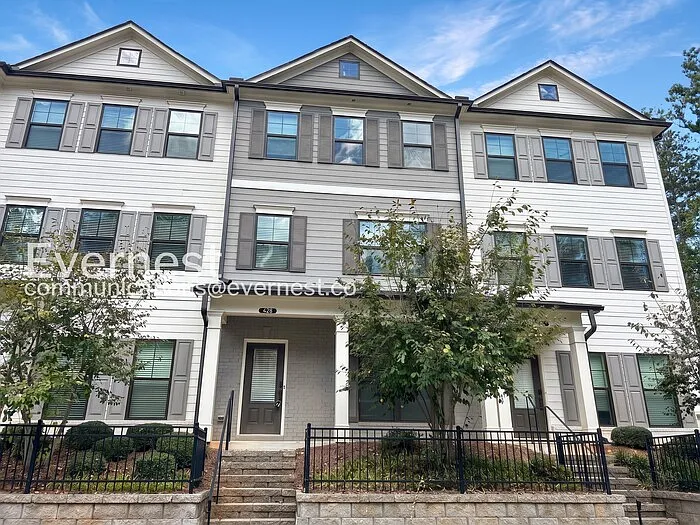 3 bed, 3.5 bath, 2000 sqft, $2,495 — Photo 2