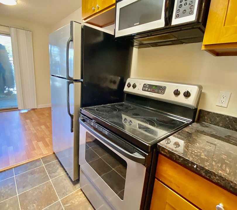 1st image of 1821 E Thomas St #201