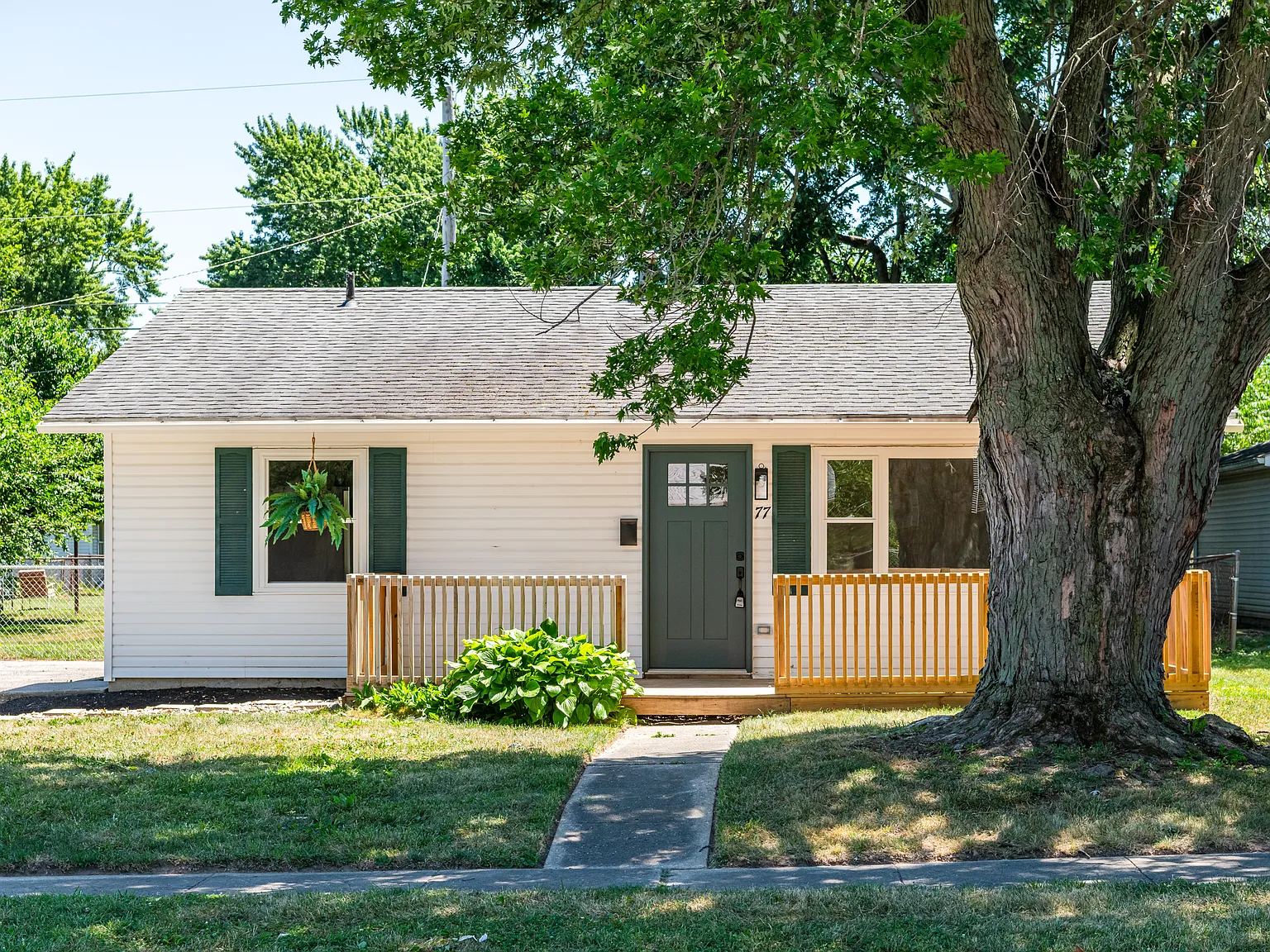 3 bed, 896 sqft, $1,550 — Photo 3