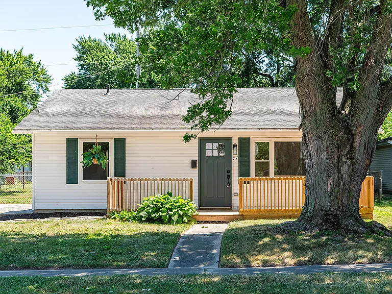 77 Ridgebury Dr — Photo 3