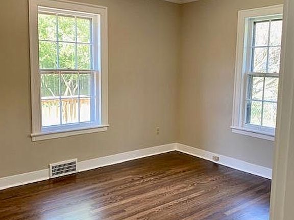 3rd image of 2913 Sanders Dr