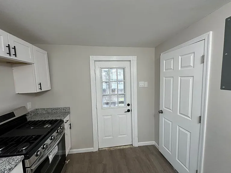 220 Crane St #1 — Photo 9