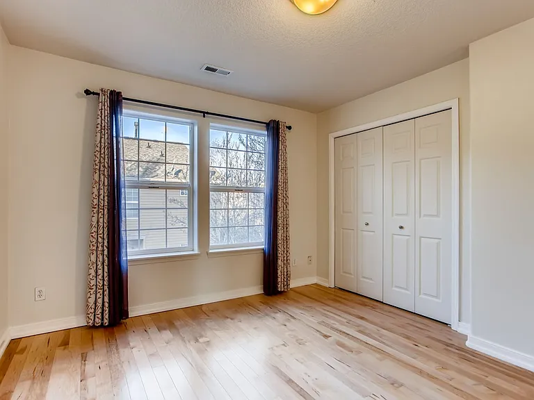 889 NE Caden Ave — Photo 20