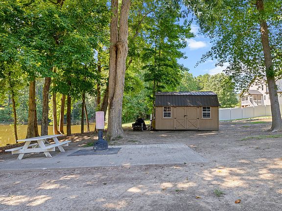4th image of 1704 Bowling Rd