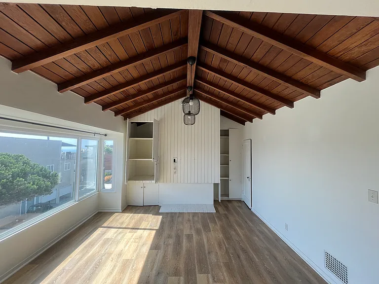 3012 Manhattan Ave #1/2 — Photo 4