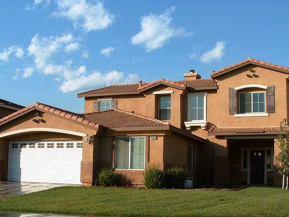 Beautiful Summit Heights Home!
