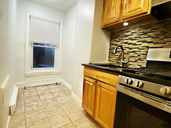 5th image of 4649 Umbria St APT 3