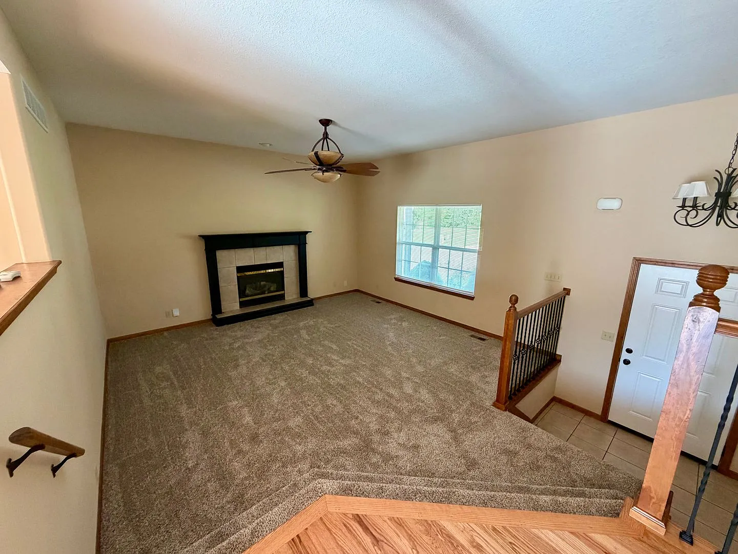 4 bed, 2498 sqft, $2,500 — Photo 4