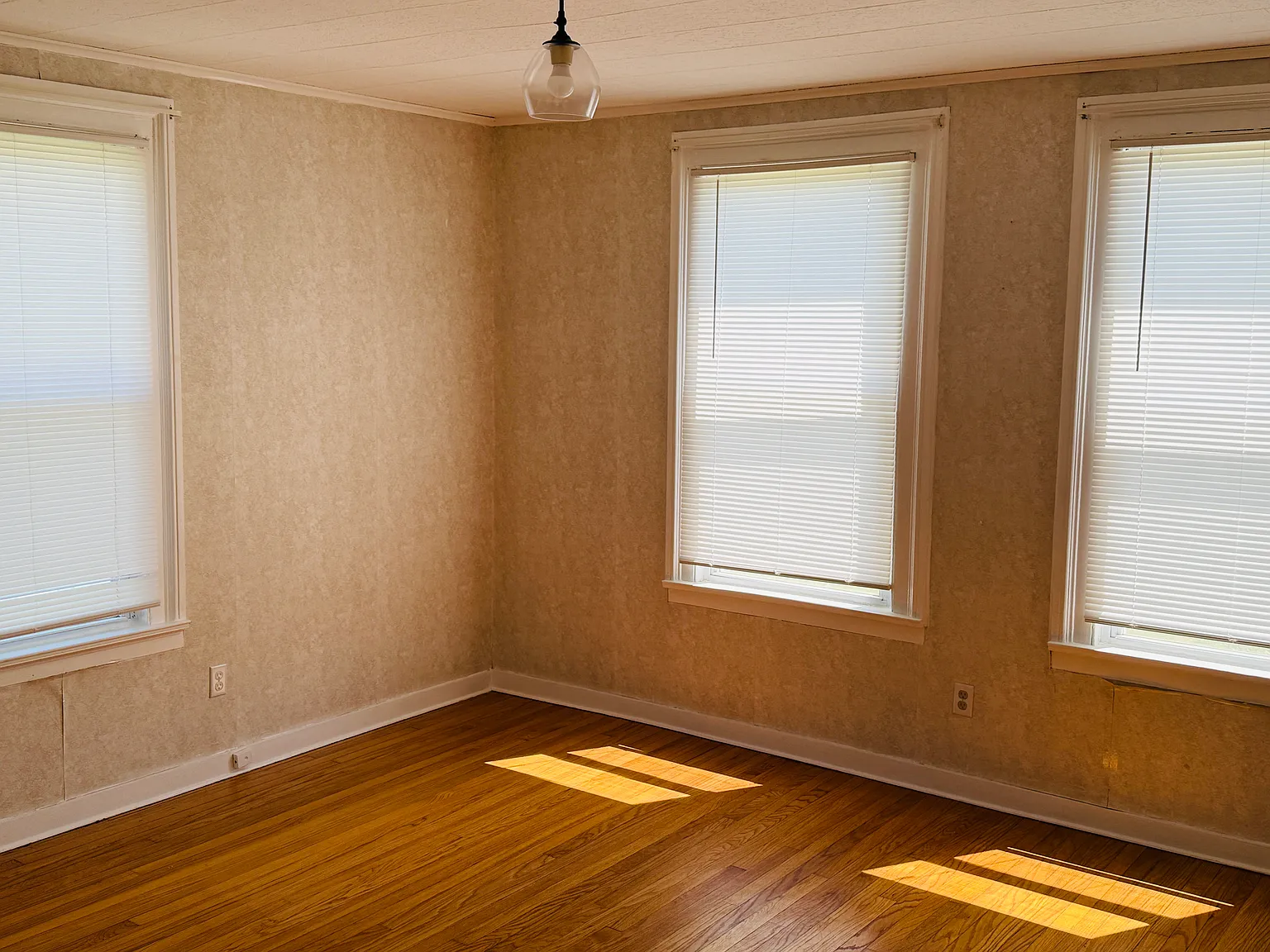 3 bed, 2214 sqft, $2,100 — Photo 4