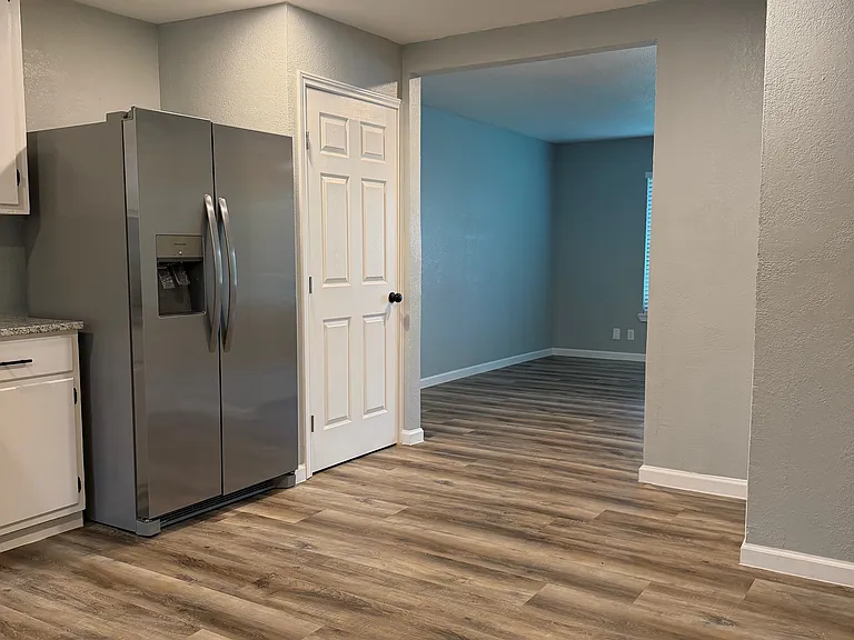12 Pershing Dr — Photo 3
