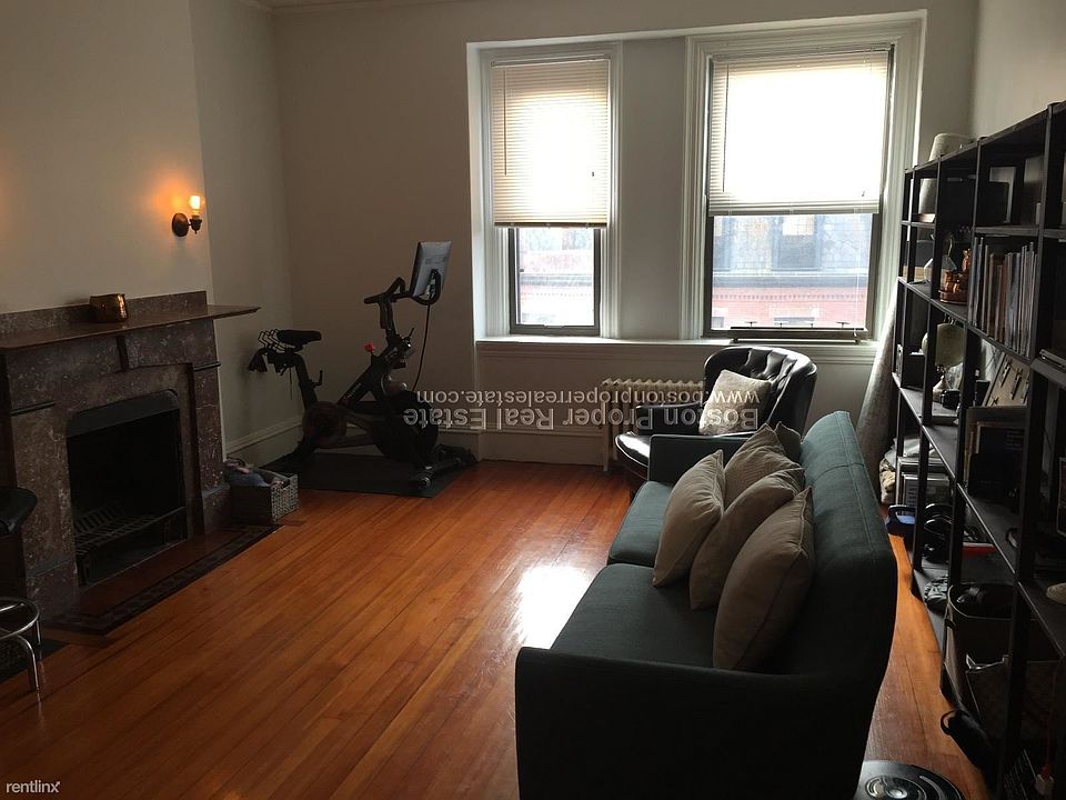 16 Hereford #5 Boston - Back Bay Unit Photo 2