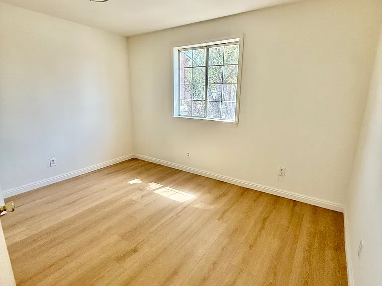 4627 Bresee Ave — Photo 5