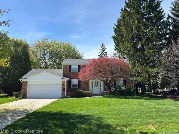 19075 Saxon Dr, Beverly Hills, MI 48025