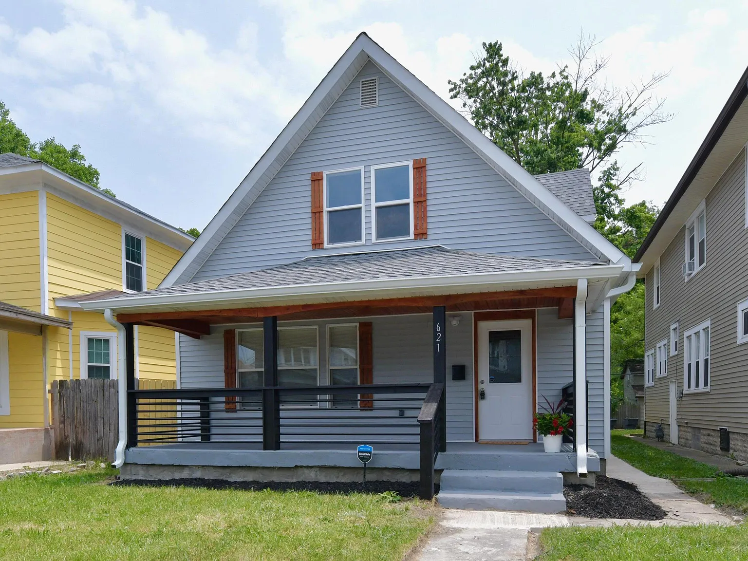 621 N Gray St photo 1