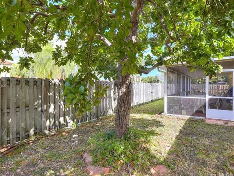 12559 SW 144th Ter — Photo 27