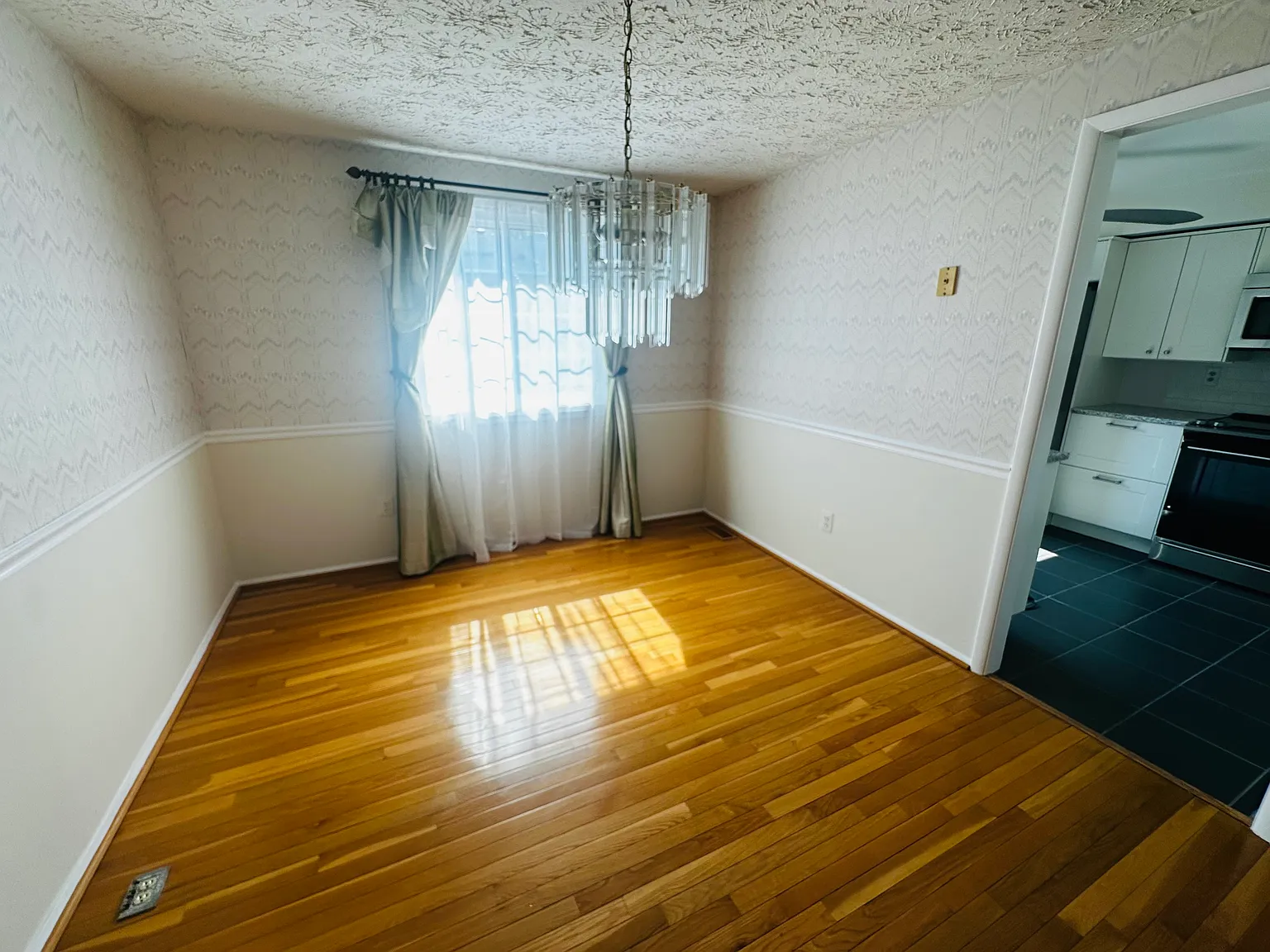3 bed, 2.5 bath, 1220 sqft, $3,100 — Photo 4