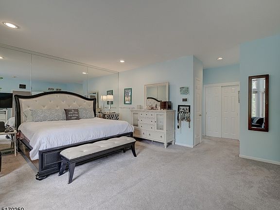 3rd image of 162 Clarken Dr #162