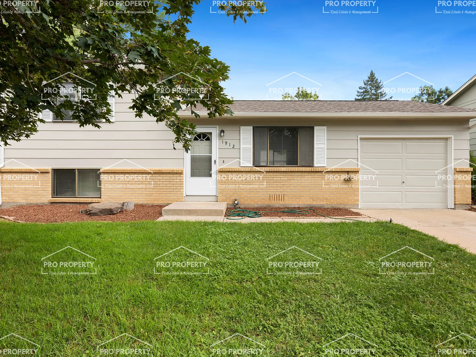 4 bed, 1300 sqft, $2,500 — Photo 2