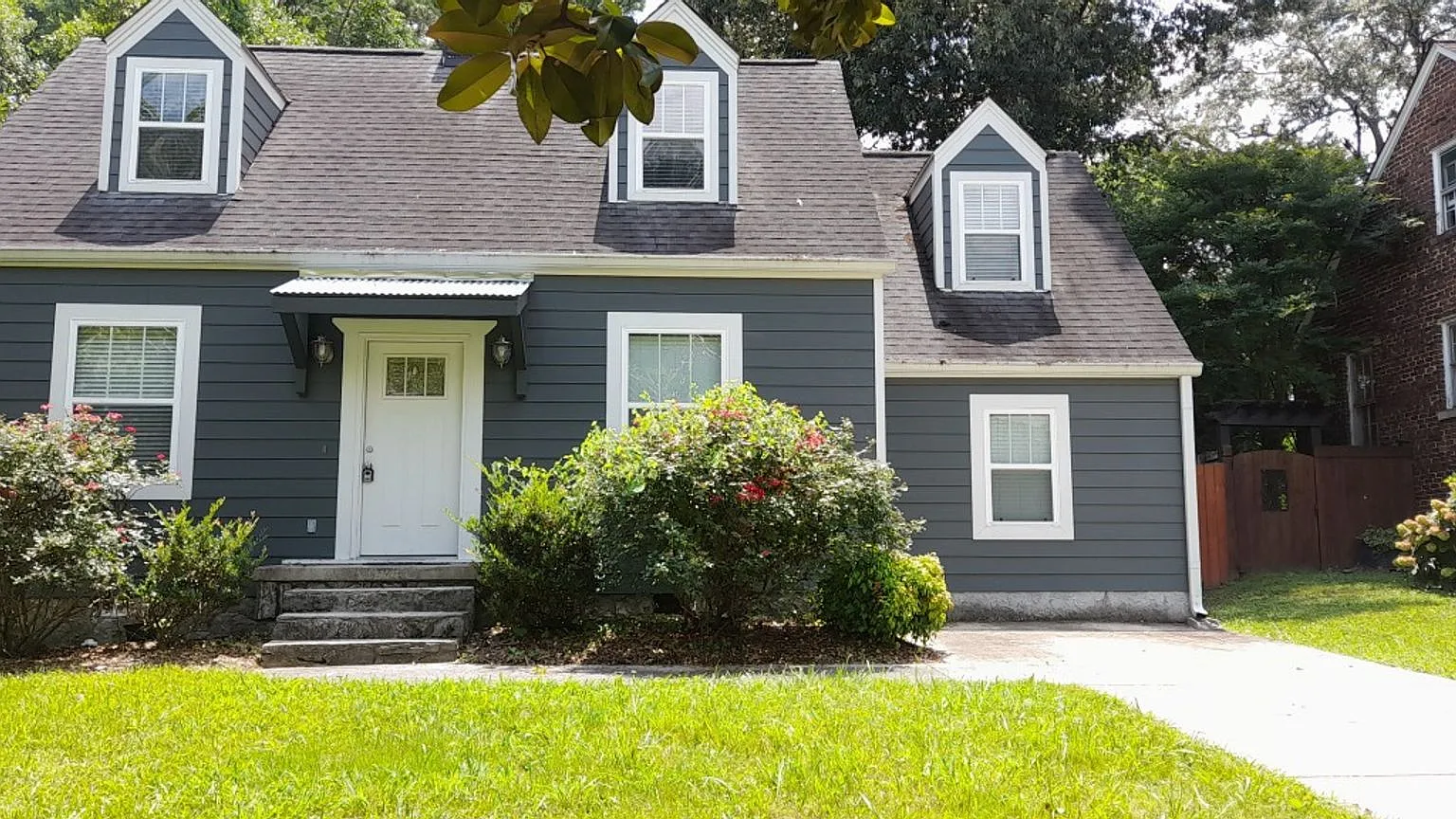 2 Bedroom 2 Bath home with fenced in backyard — Photo 1