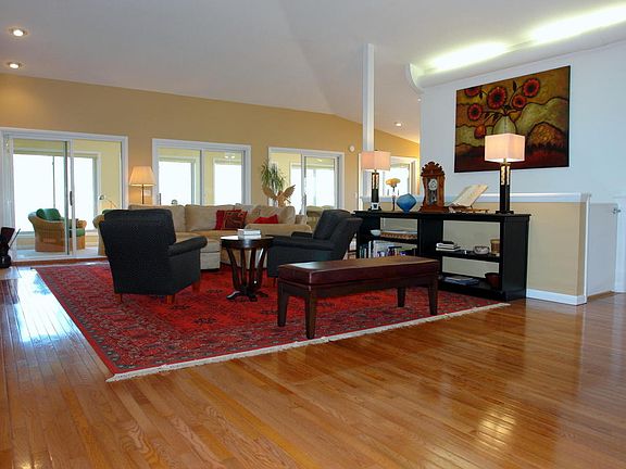 5th image of 473 Saint George Dr