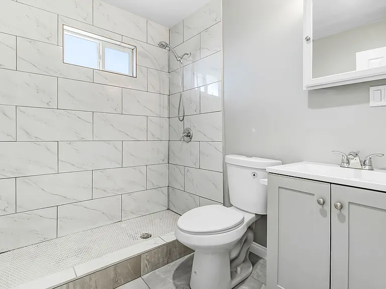 4848 Doane Ave — Photo 12