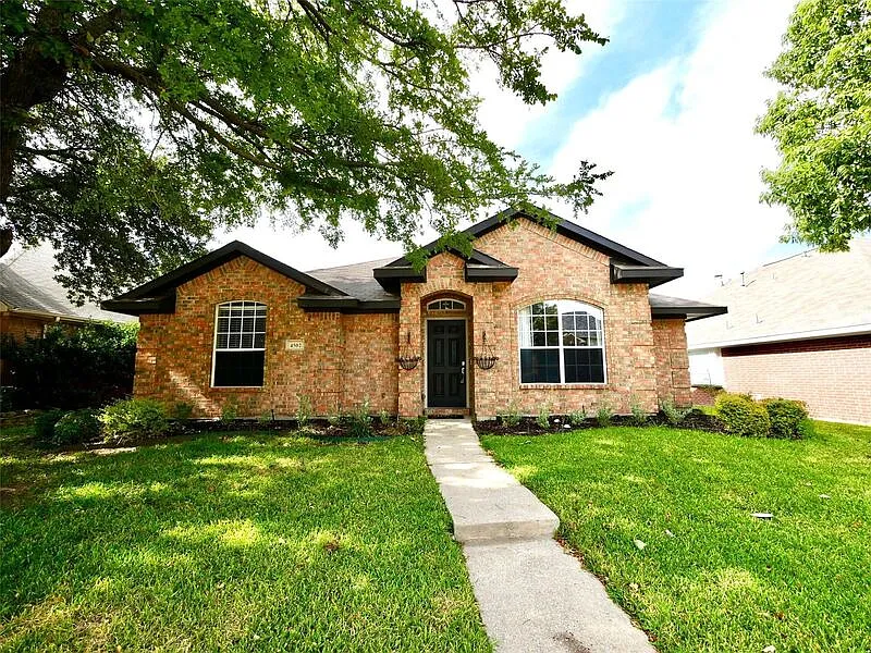 4502 Highlands Dr