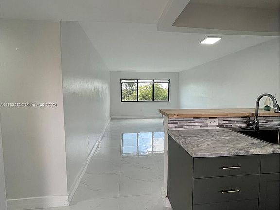5th image of 300 NE 125th St APT 409