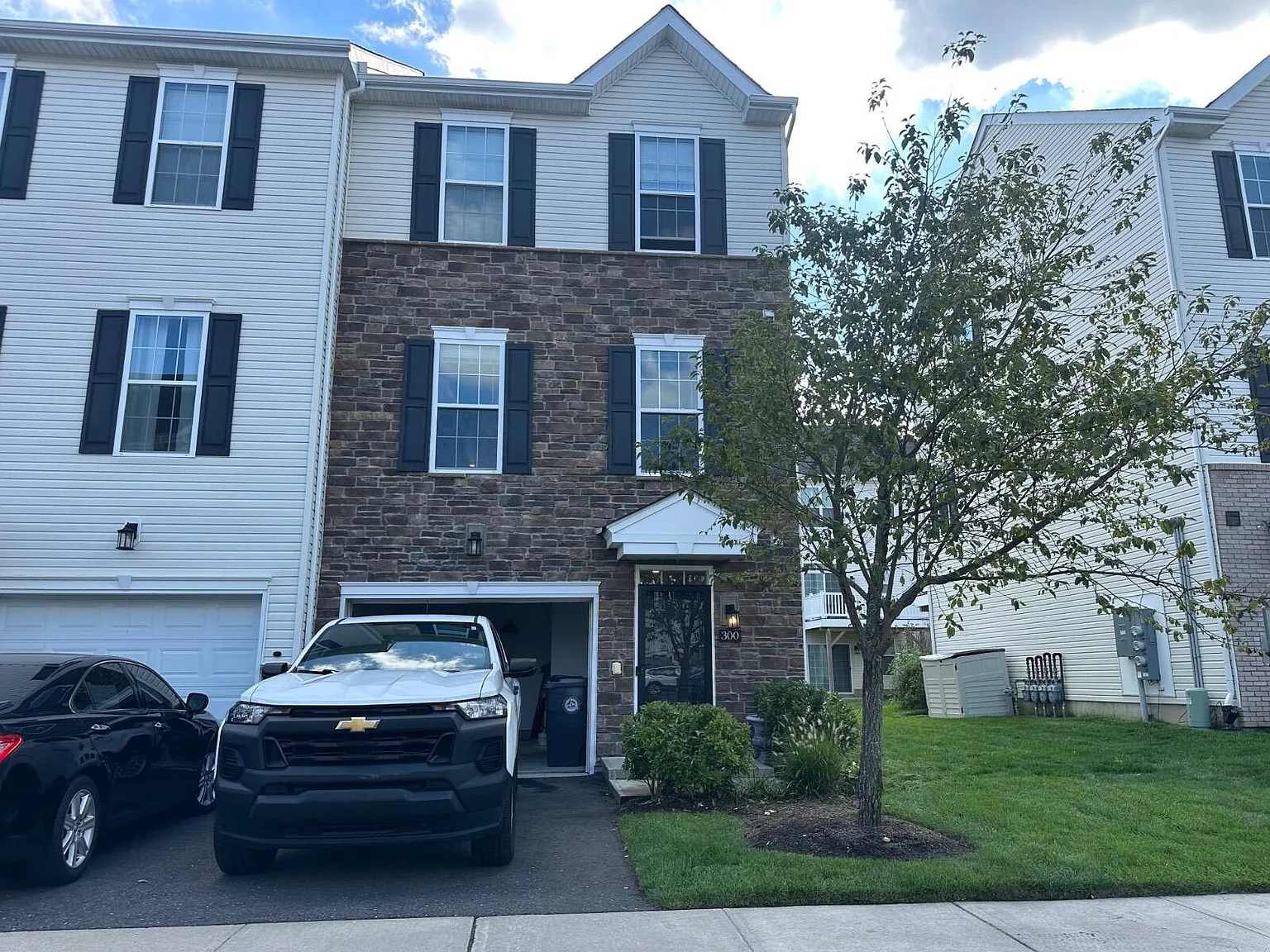 3 bed, 4.0 bath, 1725 sqft, $3,350 — Photo 1