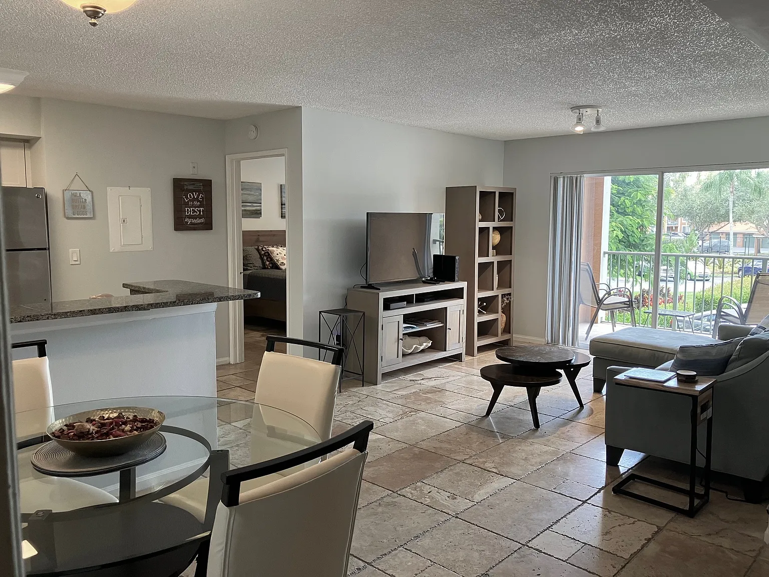 2 bed, 1042 sqft, $1,850 — Photo 3