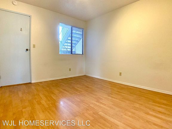 3rd image of 16240 NE 12th Ct APT B22