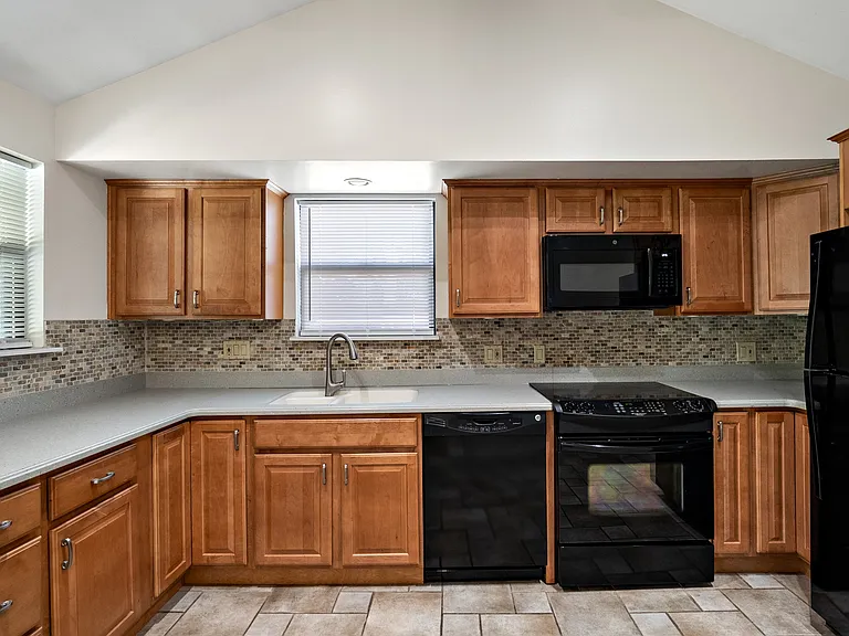 12215 Blackhall Dr — Photo 11