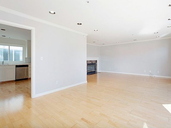 5th image of 787 La Playa St #2